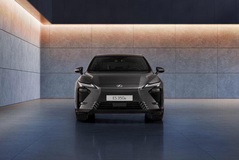 Lexus maakt alle prijzen bekend van volledig nieuwe elektrische en hybride Lexus ES