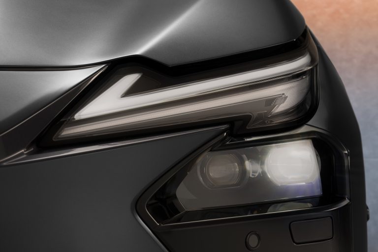 Lexus maakt alle prijzen bekend van volledig nieuwe elektrische en hybride Lexus ES