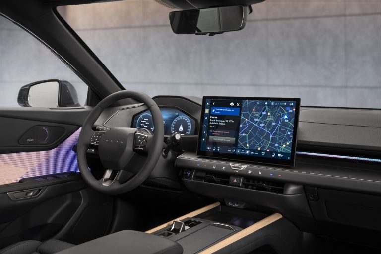 Lexus maakt alle prijzen bekend van volledig nieuwe elektrische en hybride Lexus ES