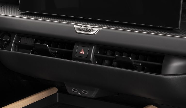 Lexus maakt alle prijzen bekend van volledig nieuwe elektrische en hybride Lexus ES