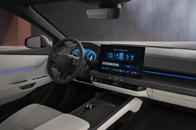 Lexus maakt alle prijzen bekend van volledig nieuwe elektrische en hybride Lexus ES