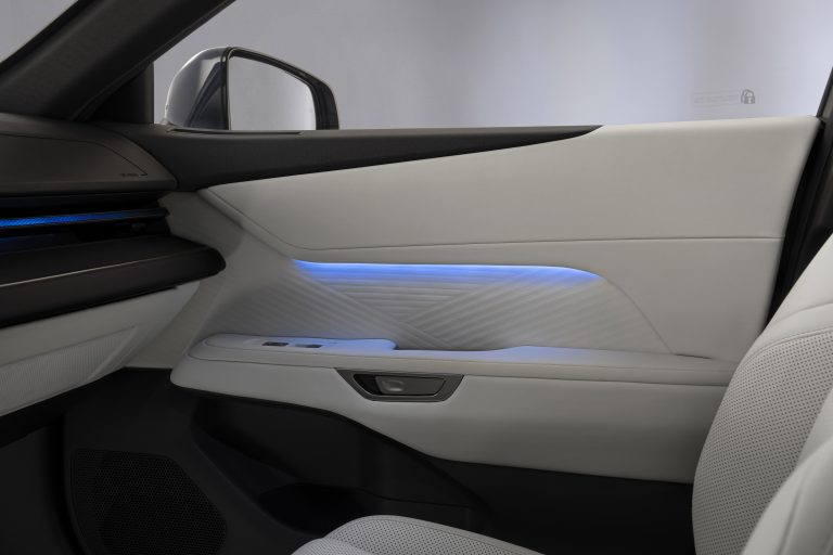 Lexus maakt alle prijzen bekend van volledig nieuwe elektrische en hybride Lexus ES