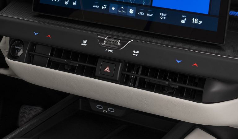 Lexus maakt alle prijzen bekend van volledig nieuwe elektrische en hybride Lexus ES