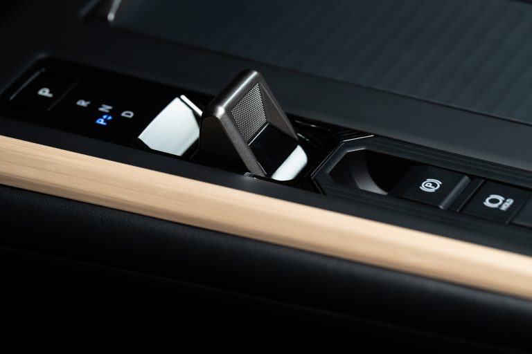 Lexus maakt alle prijzen bekend van volledig nieuwe elektrische en hybride Lexus ES