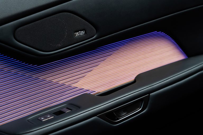 Lexus maakt alle prijzen bekend van volledig nieuwe elektrische en hybride Lexus ES
