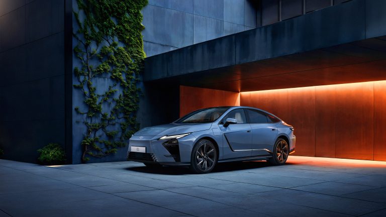 Lexus ES een elegant sedan design voor een nieuw tijdperk