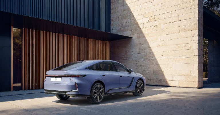 Lexus ES een elegant sedan design voor een nieuw tijdperk