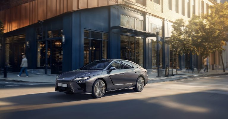 Lexus ES een elegant sedan design voor een nieuw tijdperk