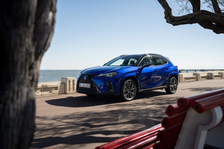 Lexus UX h